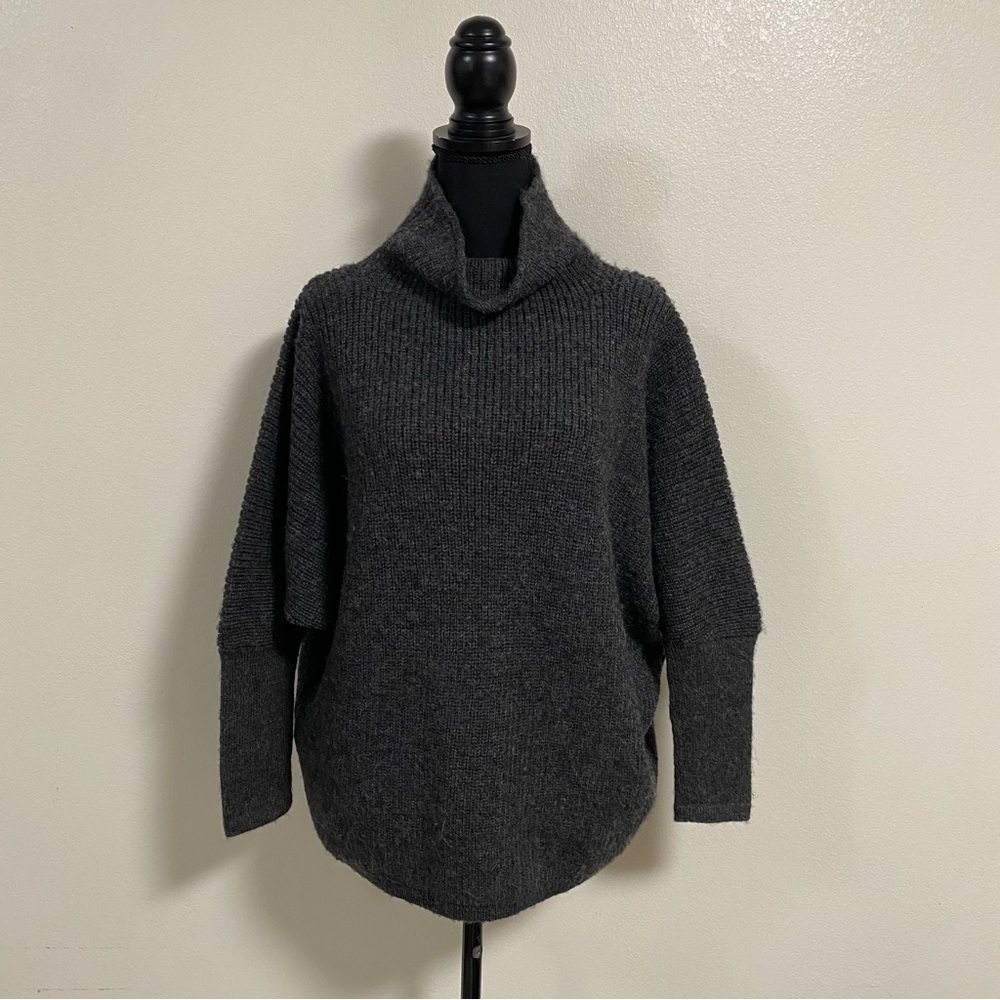 Callina Sweater Women’s Size L/XL Gray Turtleneck Dolman style sweater Alpaca